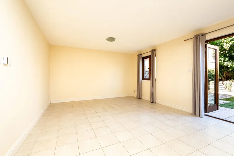 Three Bedroom, Two Bathroom Semi-Detached House With Garage — photograph 9