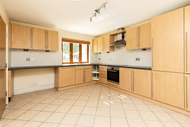 Three Bedroom, Two Bathroom Semi-Detached House With Garage — photograph 5