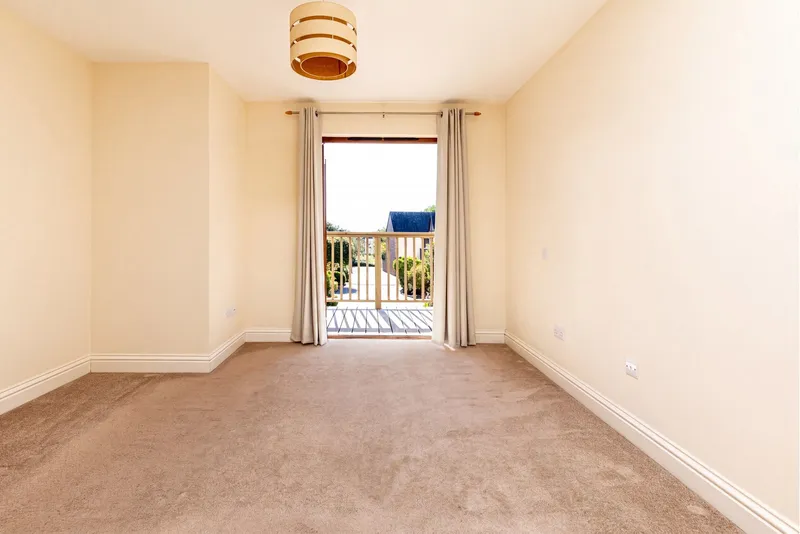Three Bedroom, Two Bathroom Semi-Detached House With Garage — photograph 10