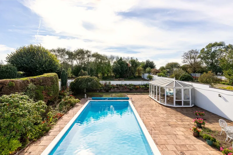 Rare St Aubin Opportunity – Exceptional Plot, Sea Views & Great Potential — photograph 3