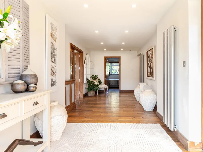 Spacious detached four bedroom, two bathroom bungalow in a quiet St Lawrence setting — photograph 4