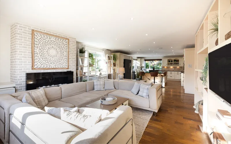 Spacious detached four bedroom, two bathroom bungalow in a quiet St Lawrence setting — photograph 2