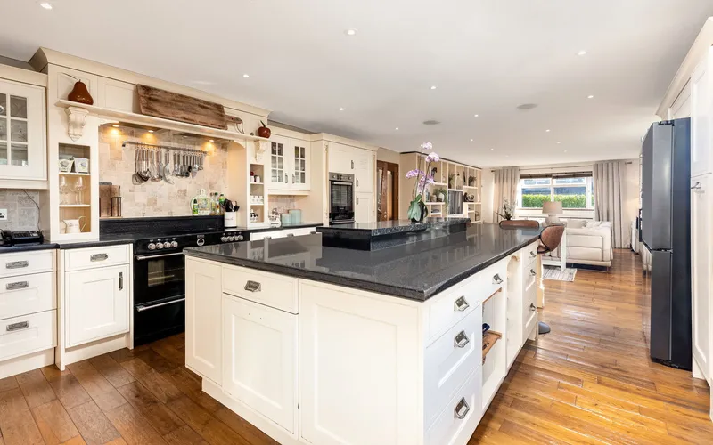 Spacious detached four bedroom, two bathroom bungalow in a quiet St Lawrence setting — photograph 9