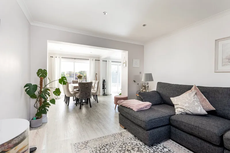 Five Bedroom, Semi Detached House With South Facing Garden, Just 150m From The Beach — photograph 8