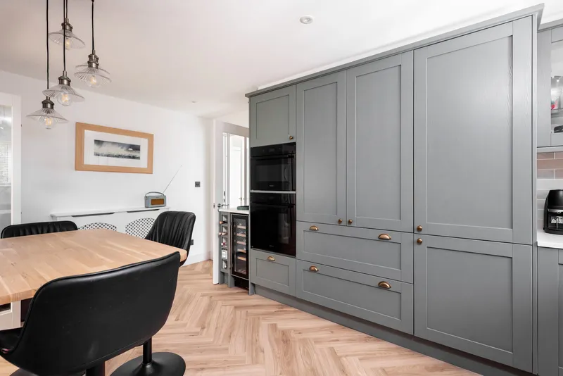 Five Bedroom, Semi Detached House With South Facing Garden, Just 150m From The Beach — photograph 4