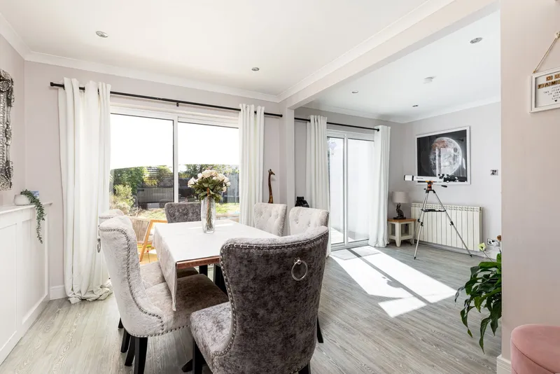 Five Bedroom, Semi Detached House With South Facing Garden, Just 150m From The Beach — photograph 5
