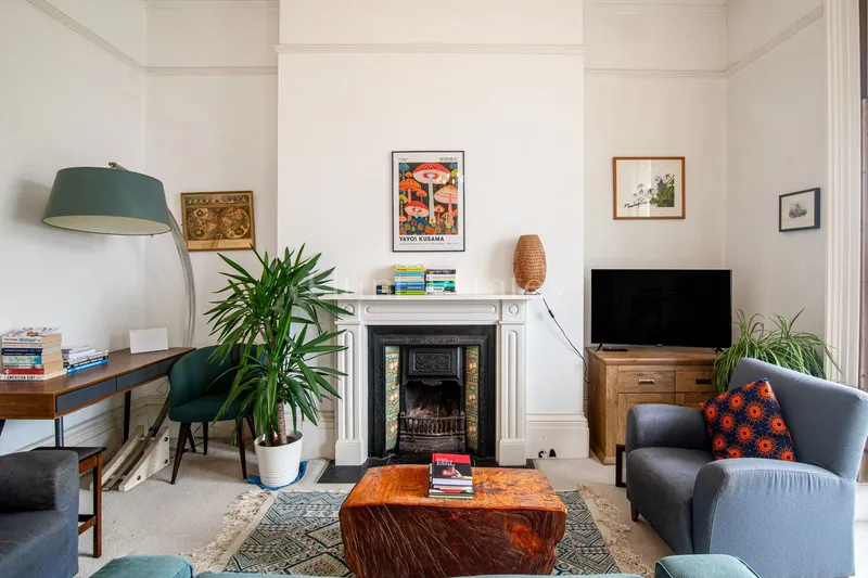Regency One-Bedroom Apartment with Panoramic Views — photograph 6