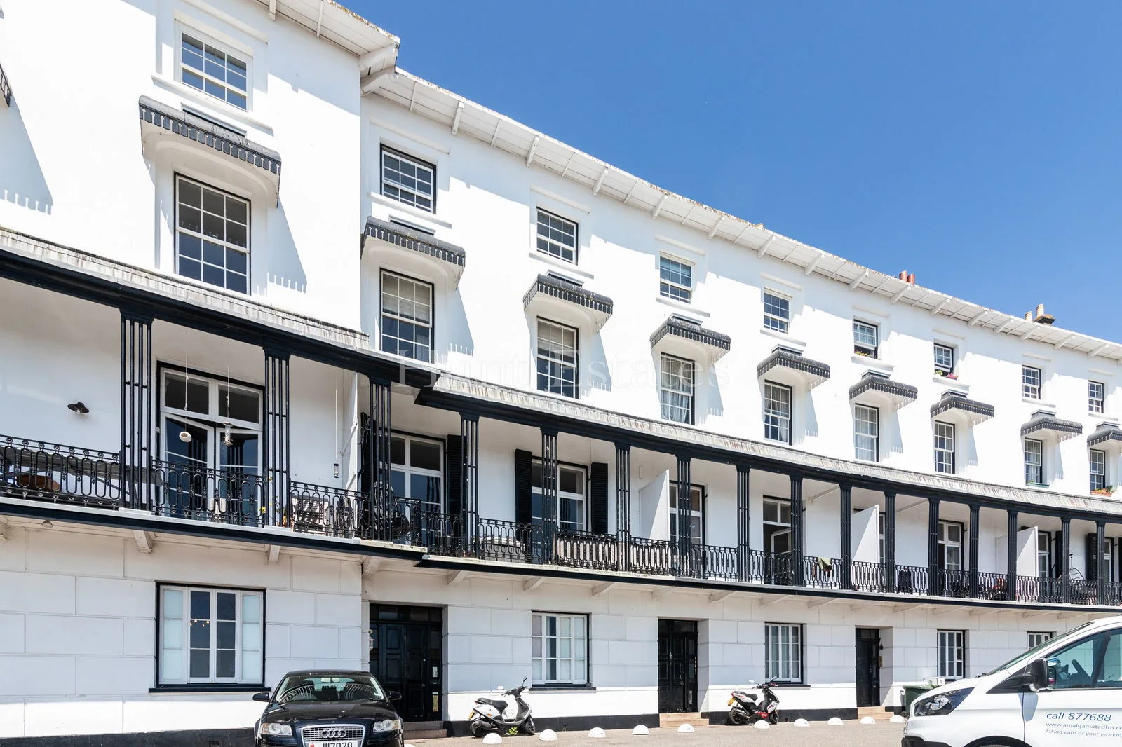 Regency One-Bedroom Apartment with Panoramic Views — main photograph