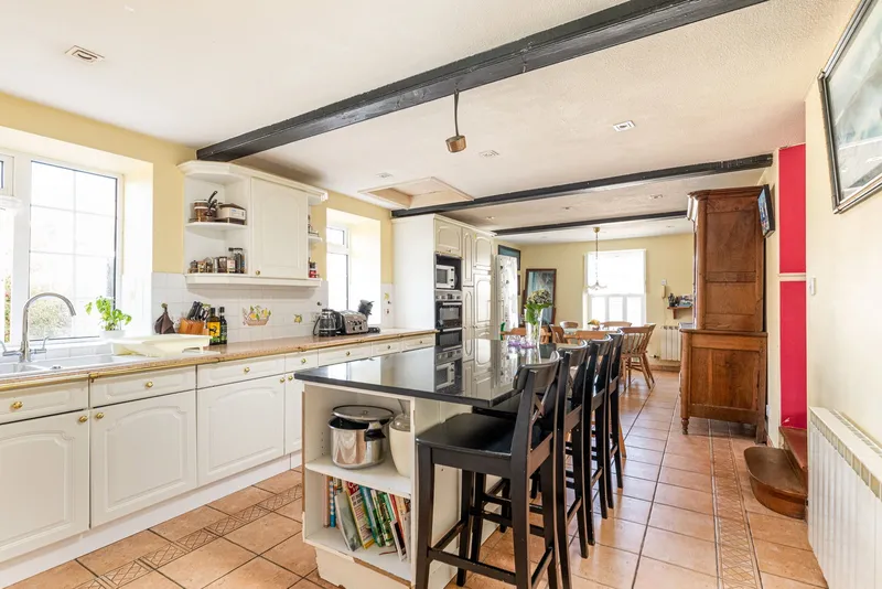 Charming Period Family Home with Flexible Accommodation and Far-Reaching Views — photograph 4