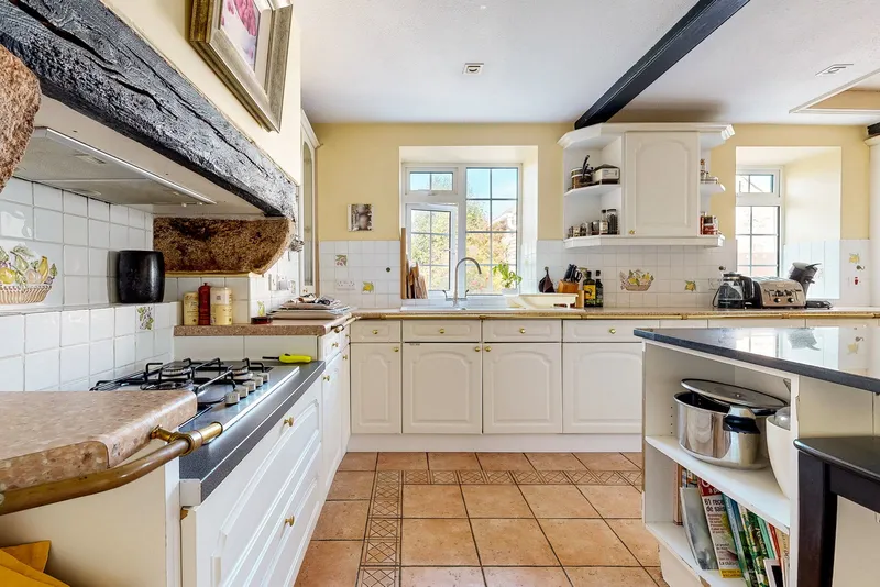 Charming Period Family Home with Flexible Accommodation and Far-Reaching Views — photograph 5