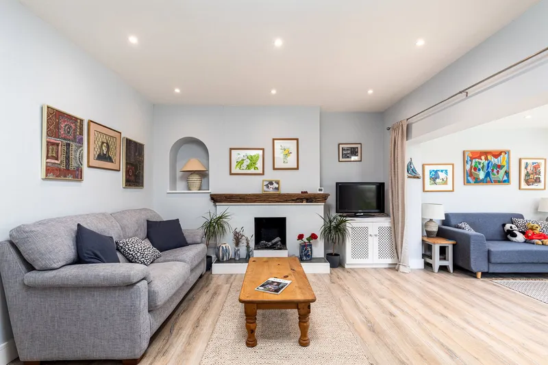 Four Bedroom Family Home on a Private Road St Helier — photograph 3