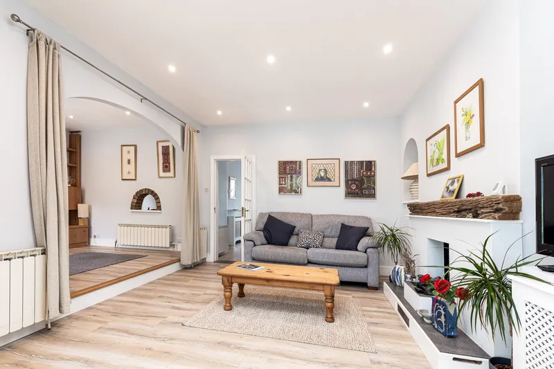 Four Bedroom Family Home on a Private Road St Helier — photograph 5