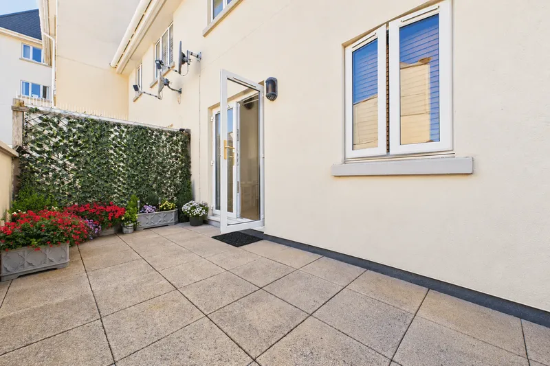Four Bedroom Town House with Private Beach Access — photograph 10