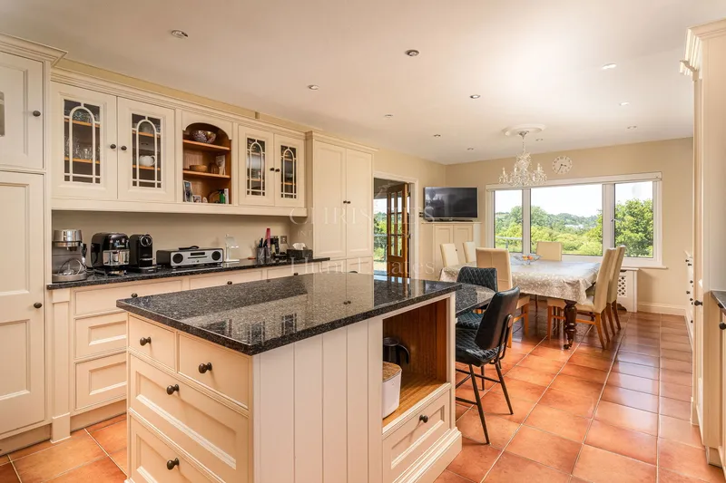 Impressive Detached House With Stunning Rural Views And Four Car Garaging — photograph 6