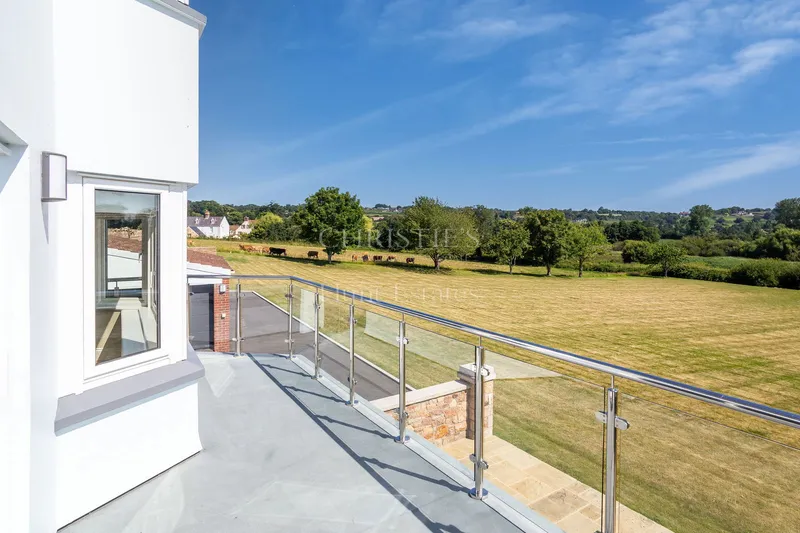 Impressive Detached House With Stunning Rural Views And Four Car Garaging — photograph 4