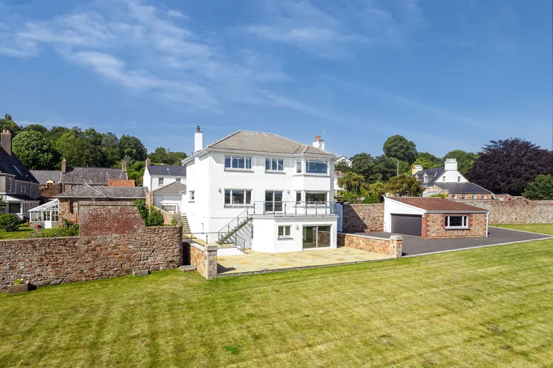 Impressive Detached House With Stunning Rural Views And Four Car Garaging — main photograph