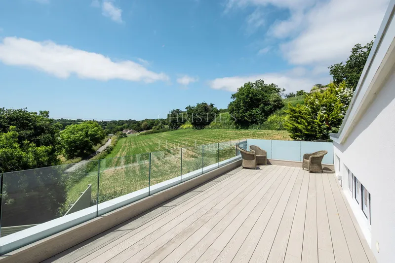 STYLISH HOME WITH COUNTRY & SEA VIEWS — photograph 3