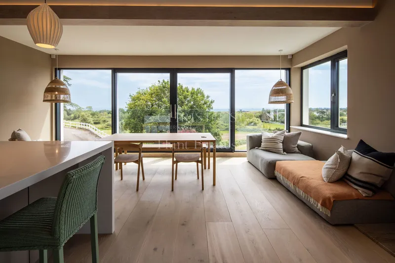 STYLISH HOME WITH COUNTRY & SEA VIEWS — photograph 6