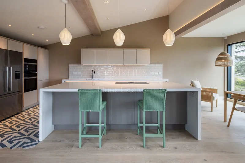 STYLISH HOME WITH COUNTRY & SEA VIEWS — photograph 10