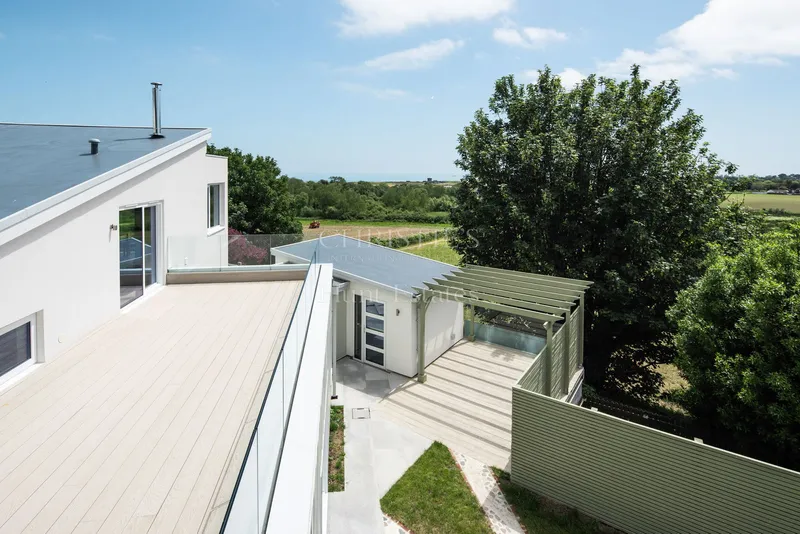 STYLISH HOME WITH COUNTRY & SEA VIEWS — photograph 2