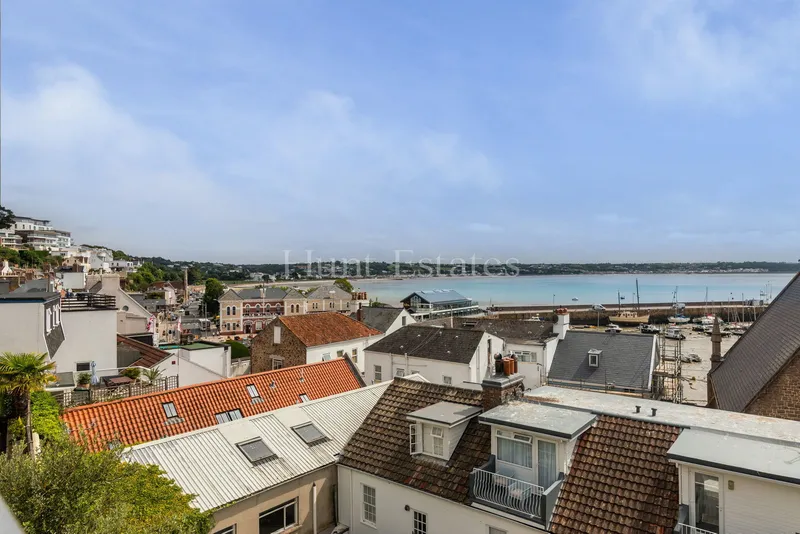 St. Aubin’s Bay Views From This Immaculate Apartment — photograph 9