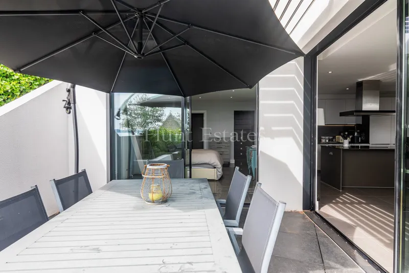 St. Aubin’s Bay Views From This Immaculate Apartment — photograph 10
