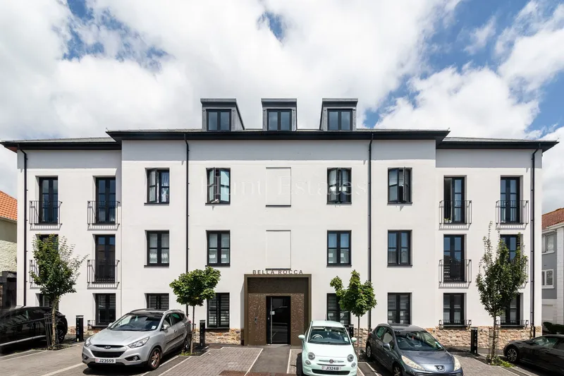 Stylish Modern Two Bedroom Apartment In Town — photograph 2
