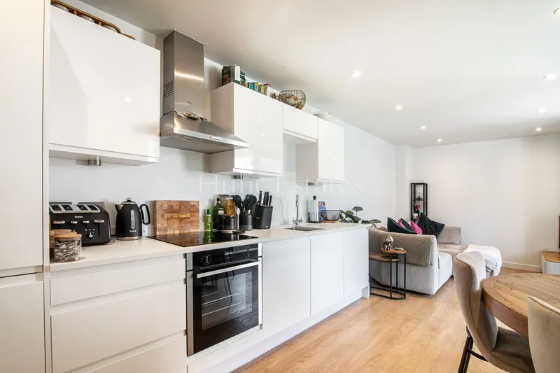 Stylish Modern Two Bedroom Apartment In Town — photograph 5