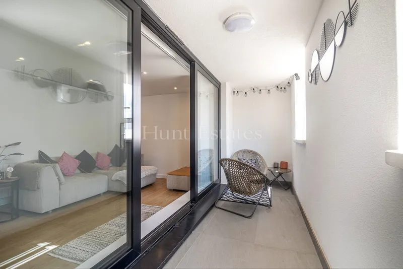 Stylish Modern Two Bedroom Apartment In Town — photograph 7