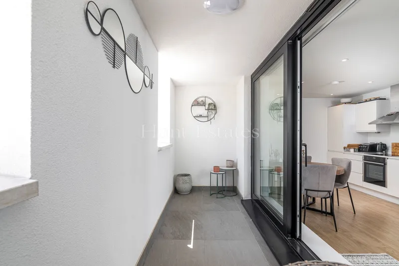 Stylish Modern Two Bedroom Apartment In Town — photograph 8