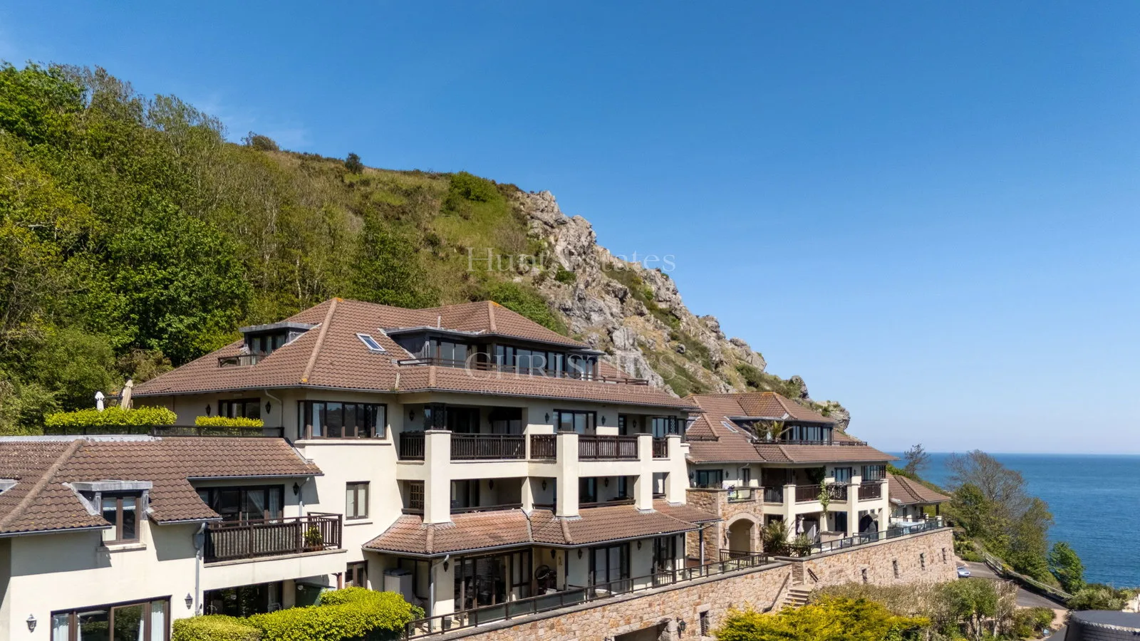 Penthouse Apartment Set in Picturesque Location with Sea Views — main photograph