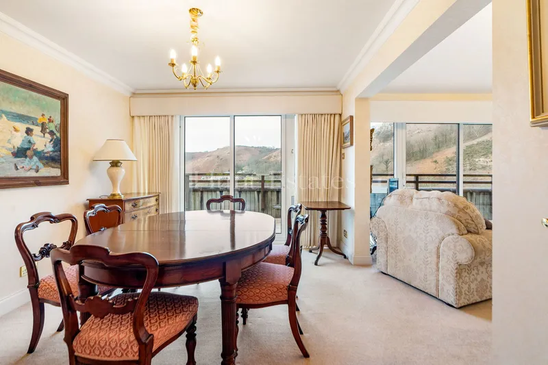 Penthouse Apartment Set in Picturesque Location with Sea Views — photograph 10