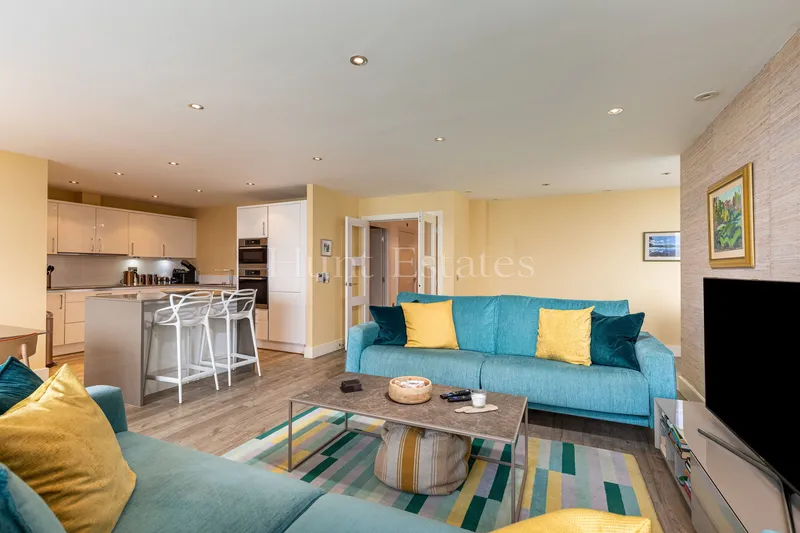Stylish Coastal Apartment with Sea Views — photograph 7