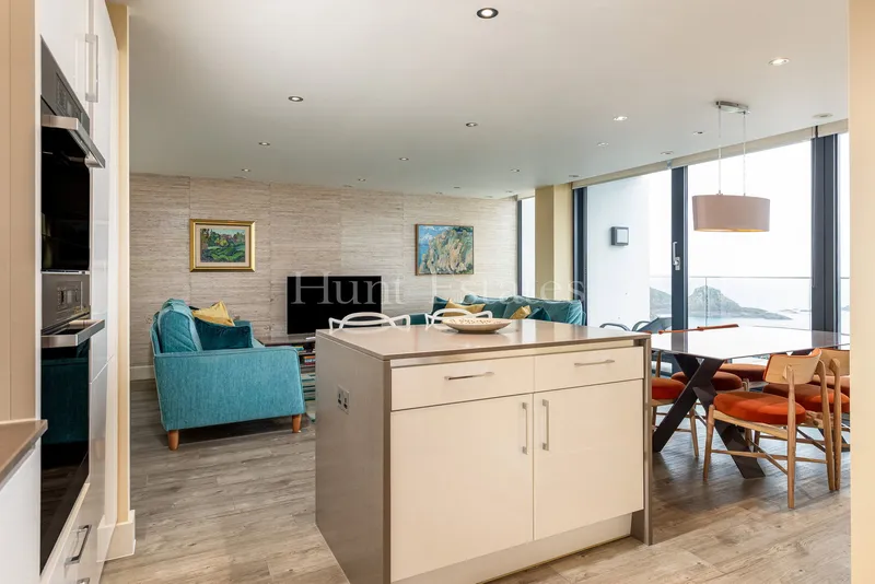 Stylish Coastal Apartment with Sea Views — photograph 10
