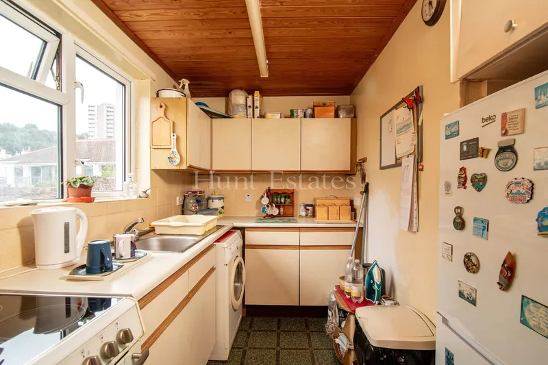 Purpose Built Two Bedroom Apartment with Parking — photograph 6