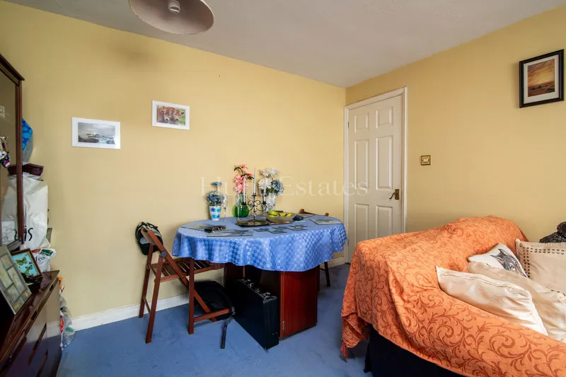 Purpose Built Two Bedroom Apartment with Parking — photograph 5