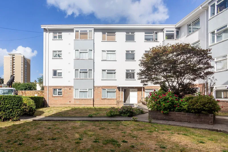 Purpose Built Two Bedroom Apartment with Parking — photograph 2