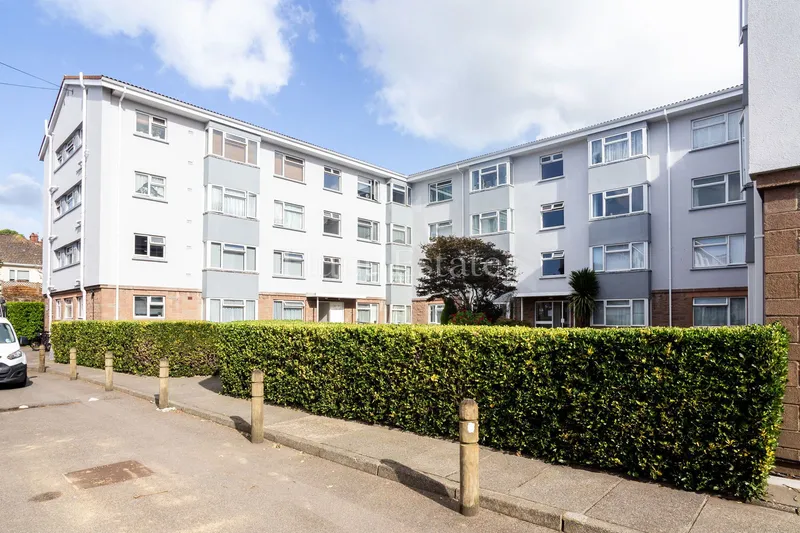 Purpose Built Two Bedroom Apartment with Parking — photograph 3