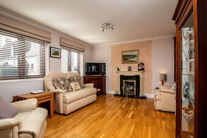 Delightful 2 Bedroom Cottage Near The Beach — photograph 5