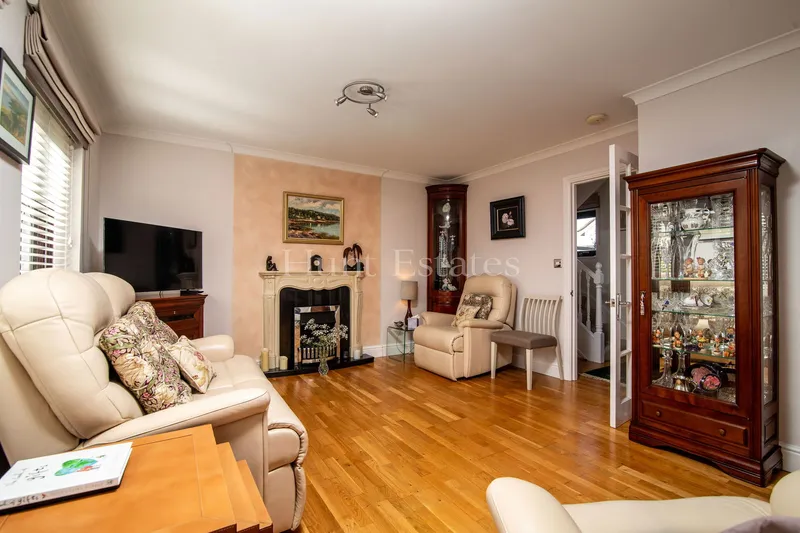 Delightful 2 Bedroom Cottage Near The Beach — photograph 6