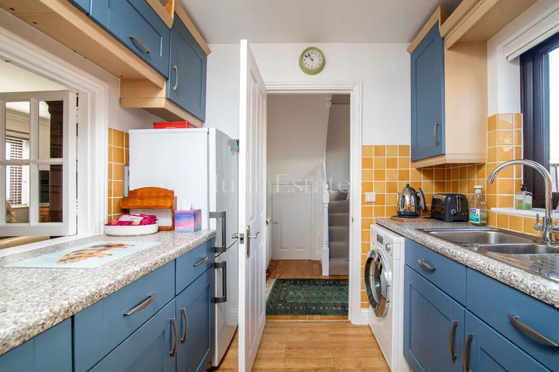 Delightful 2 Bedroom Cottage Near The Beach — photograph 9