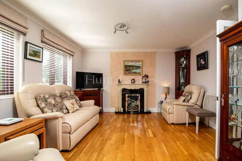 Delightful 2 Bedroom Cottage Near The Beach — photograph 4