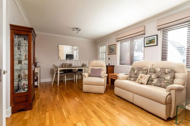 Delightful 2 Bedroom Cottage Near The Beach — photograph 7
