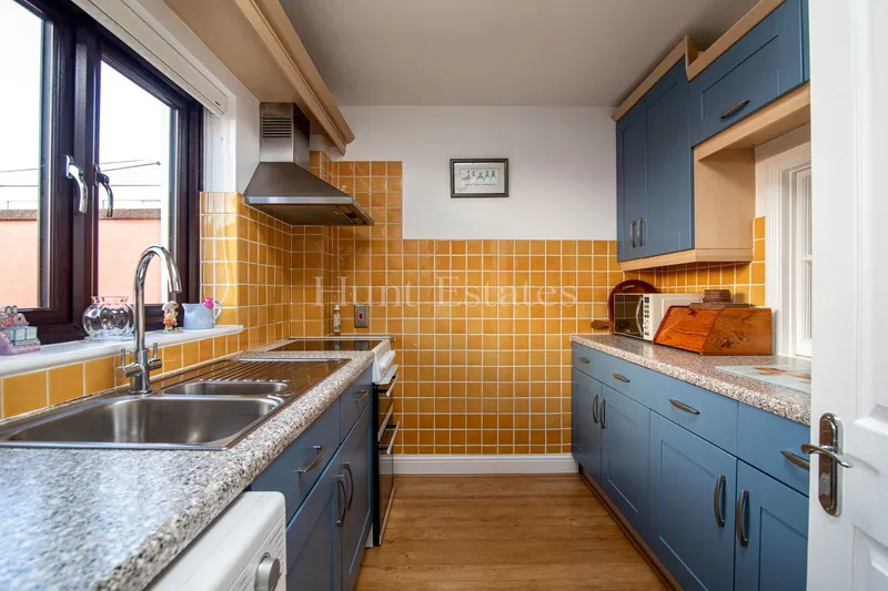 Delightful 2 Bedroom Cottage Near The Beach — photograph 8