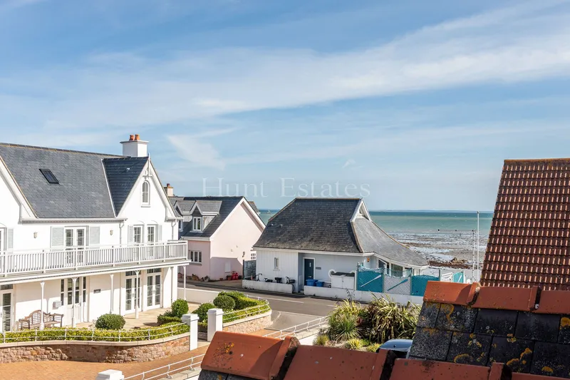 Delightful 2 Bedroom Cottage Near The Beach — photograph 2