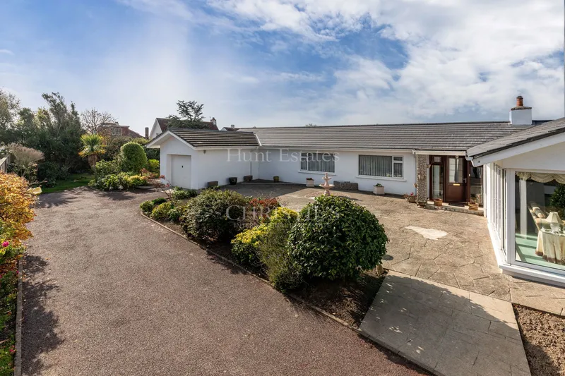 Detached Three Bedroom Bungalow In St Brelade — photograph 2