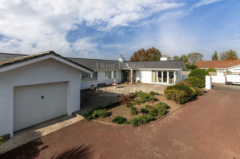 Detached Three Bedroom Bungalow In St Brelade — photograph 3