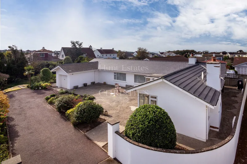 Detached Three Bedroom Bungalow In St Brelade — main photograph