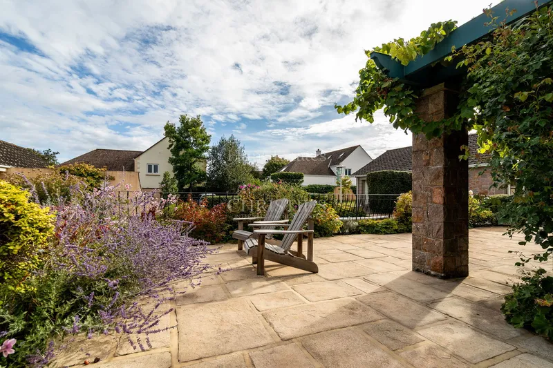 Detached Bungalow Offering Space And Privacy Within An Extensive Plot — photograph 4