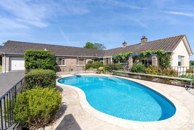 Detached Bungalow Offering Space And Privacy Within An Extensive Plot — photograph 2